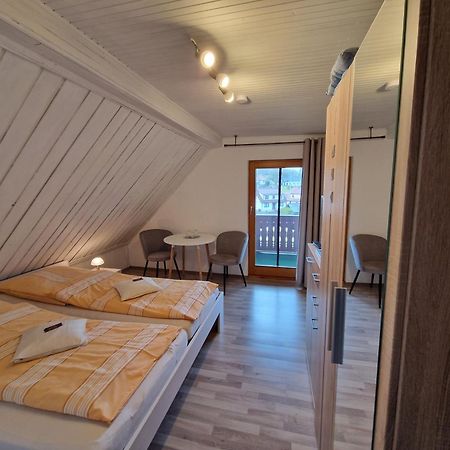 Cafe & Pension Carmen บรอทเทอร์โรเดอ ภายนอก รูปภาพ