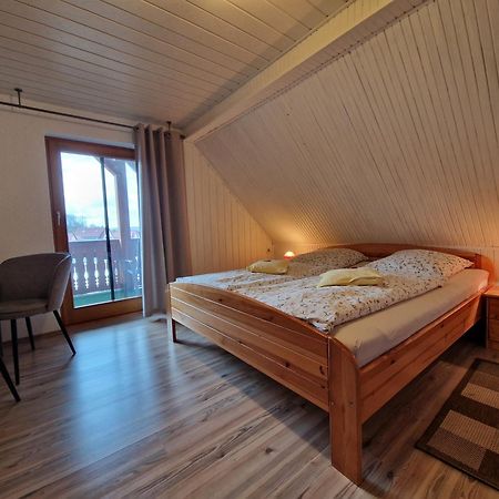 Cafe & Pension Carmen บรอทเทอร์โรเดอ ภายนอก รูปภาพ