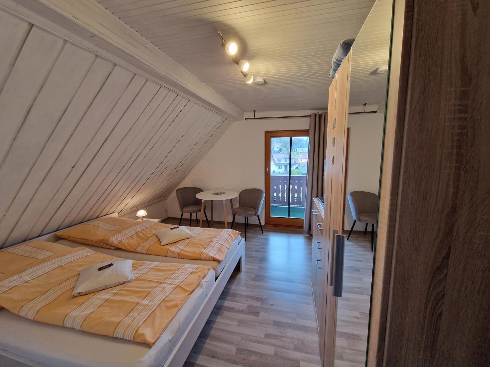Cafe & Pension Carmen บรอทเทอร์โรเดอ ภายนอก รูปภาพ